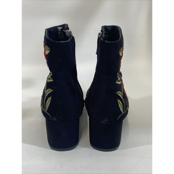 Comfortview Women's Sidney Bootie Embroidered Red Roses Black Velour Sz 7.5 Wide - Picture 12 of 14